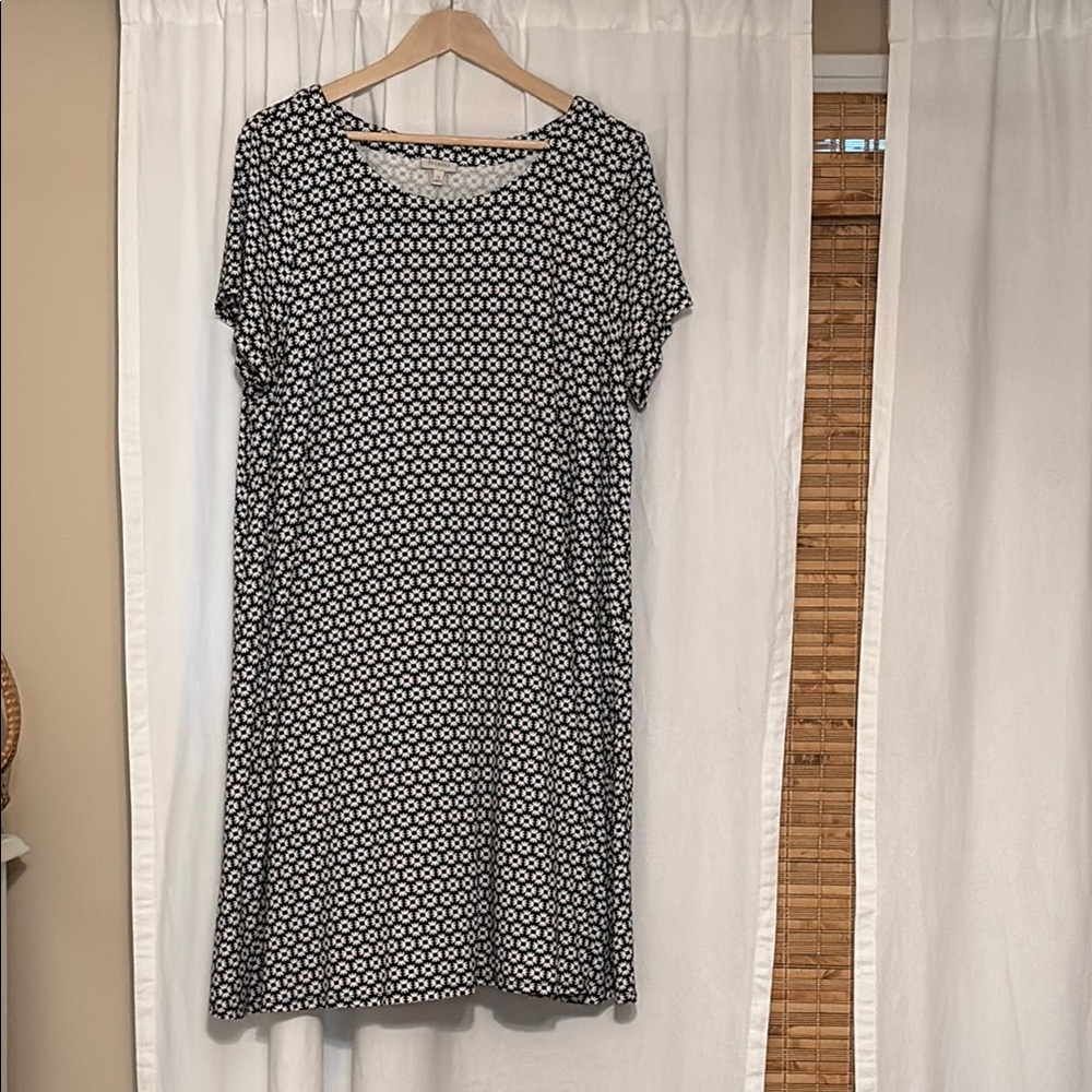 Black and White Scoop Neck Dress